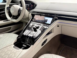 https://vehicle.imgix.net/4286685/828fd566-1a0b-4657-80f3-ba5aa2f7d792.jpeg