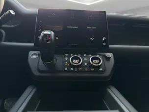 Land Rover Defender 110 3.0 D I6 250 X-Dynamic SE