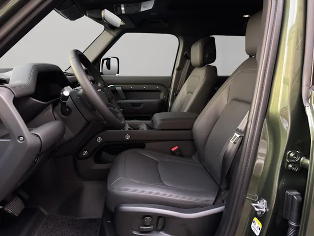Land Rover Defender 110 3.0 D I6 250 X-Dynamic SE