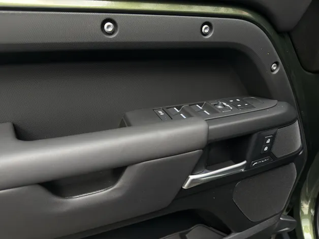 Land Rover Defender 110 3.0 D I6 250 X-Dynamic SE
