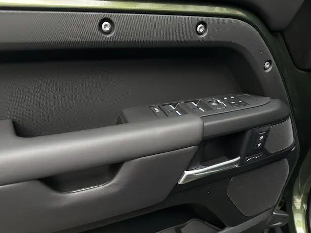 Land Rover Defender 110 3.0 D I6 250 X-Dynamic SE