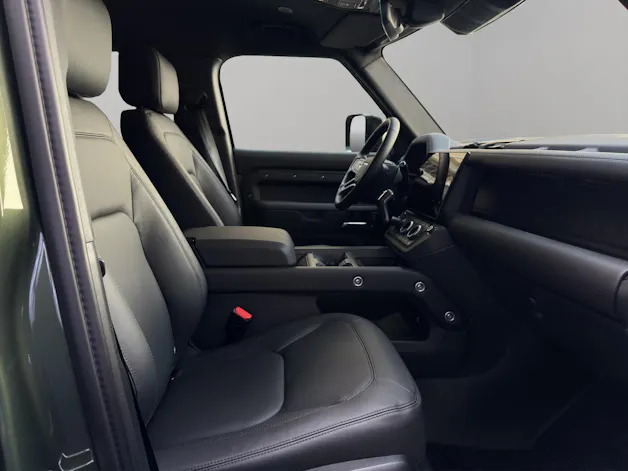 Land Rover Defender 110 3.0 D I6 250 X-Dynamic SE