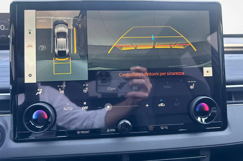 immagine del veicolo TOYOTA C-HR