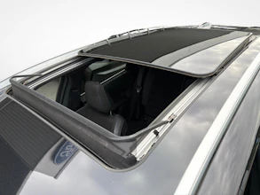 https://vehicle.imgix.net/4286956/af708224-70d8-49db-9d64-1953f91d7987.jpg
