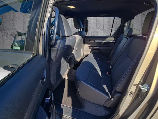 Toyota Hilux Double Cab.-Pick-up 2.8 D-4D MHEV 204 Invincible
