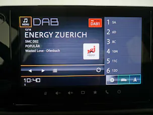 Suzuki Swift 1.2 Sakura Top Hybrid 4x4