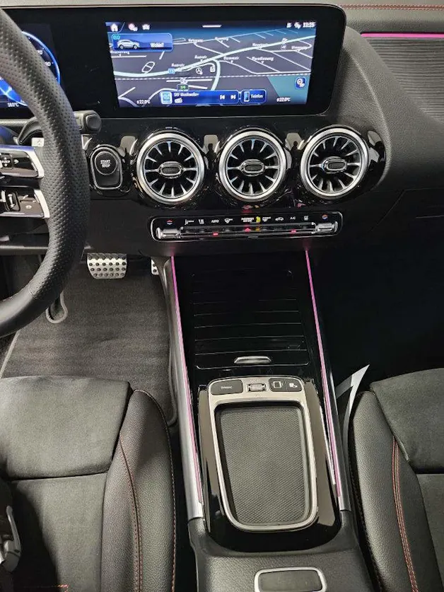 Mercedes-Benz EQA 350 4Matic AMG Line Swiss Star