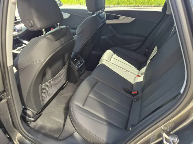 Audi A4 Avant 2.0 40 TDI S Line quattro S-Tronic Competition