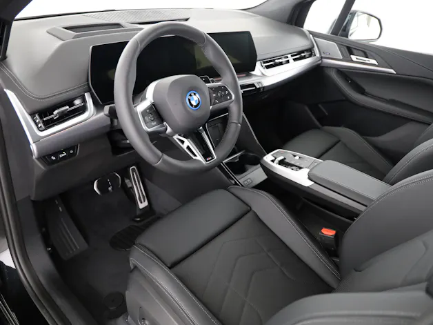 BMW 230e xDrive paddles Active Tourer