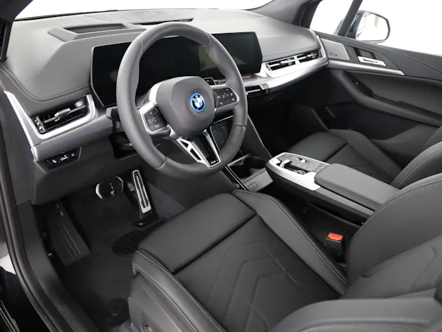 BMW 230e xDrive paddles Active Tourer