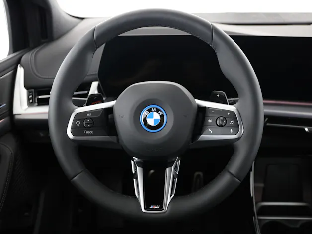 BMW 230e xDrive paddles Active Tourer