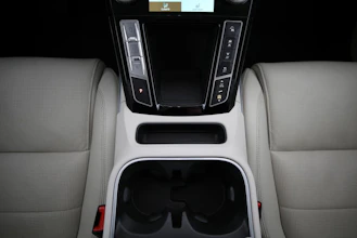 https://vehicle.imgix.net/4287346/a33dd0fd-df1e-4767-af12-731ca0ebe22e.jpg