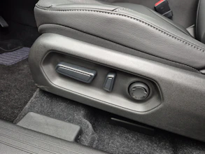 https://vehicle.imgix.net/4287366/5d65bfab-297d-4f88-9230-e93a7c07aefe.jpg