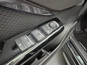 https://vehicle.imgix.net/4287366/ff770aad-7005-4048-896a-78153c4f0852.jpg