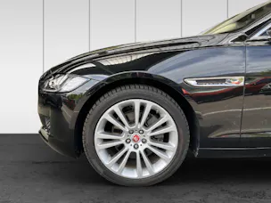 Jaguar XF 2.0 D 180 Portfolio AWD