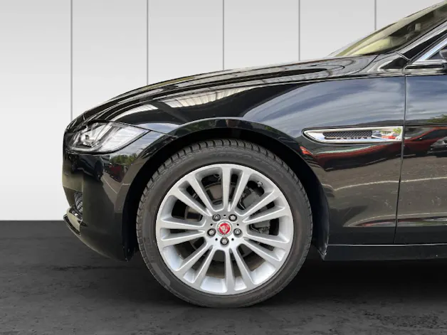 Jaguar XF 2.0 D 180 Portfolio AWD