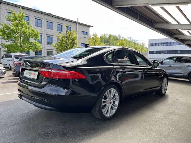 Jaguar XF 2.0 D 180 Portfolio AWD