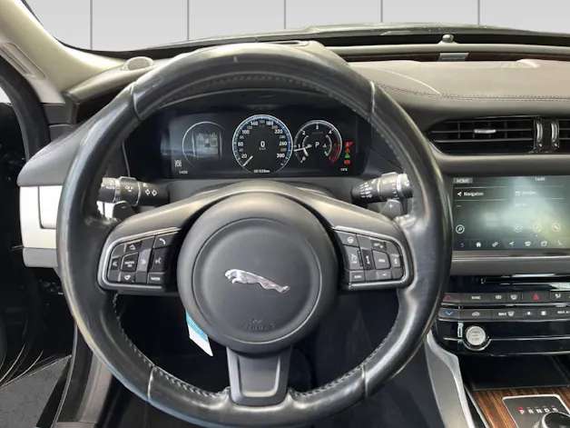 Jaguar XF 2.0 D 180 Portfolio AWD