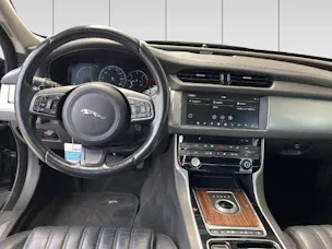 Jaguar XF 2.0 D 180 Portfolio AWD