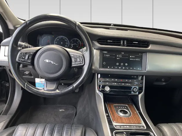 Jaguar XF 2.0 D 180 Portfolio AWD