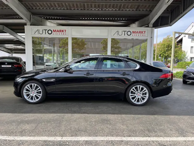 Jaguar XF 2.0 D 180 Portfolio AWD