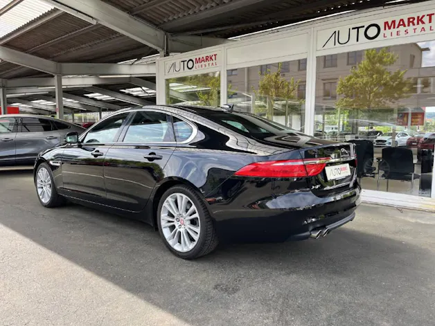 Jaguar XF 2.0 D 180 Portfolio AWD