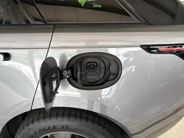 Land Rover Range Rover Velar 2.0 P400e + Pneumatici invernali inclusi