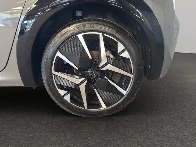Peugeot 208 1.2 Hybrid 145 GT