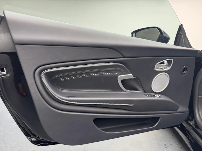 Fahrzeugbild ASTON MARTIN DB11