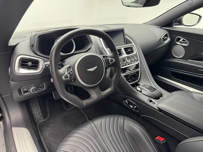 Fahrzeugbild ASTON MARTIN DB11