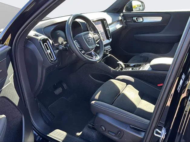 Volvo XC40 2.0 B3 MH Plus Dark