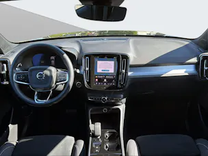 Volvo XC40 2.0 B3 MH Plus Dark