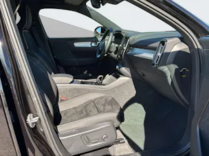 Volvo XC40 2.0 B3 MH Plus Dark