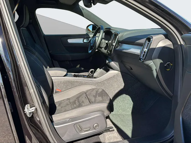 Volvo XC40 2.0 B3 MH Plus Dark
