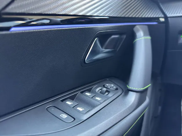 Peugeot 2008 1.2 Hybrid 145 GT
