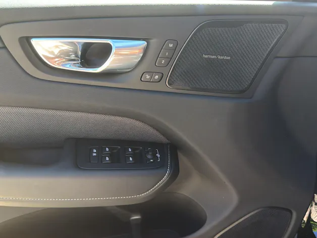 VOLVO XC60 2.0 T8 TE XCENTRIC Black Edition eAWD