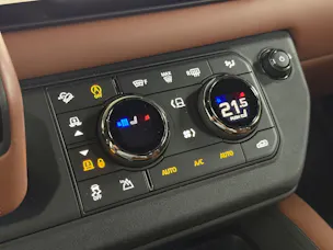 Land Rover Defender 110 4.4 V8 Octa