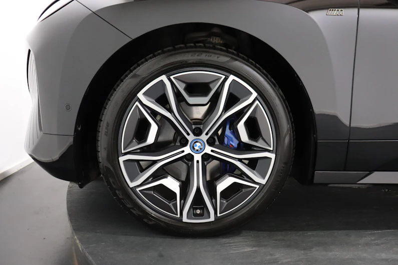 immagine del veicolo BMW iX