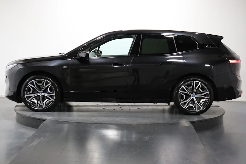 immagine del veicolo BMW iX