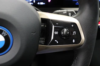 https://vehicle.imgix.net/4289082/e411d4d5-866b-4eea-9492-1ae8305b4cd9.JPG