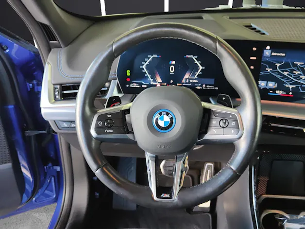 BMW X1 30e xDrive paddles