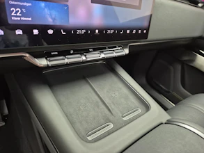 https://vehicle.imgix.net/4289207/38ec1d44-01a5-4eb6-81e8-51077d5efbc8.jpg