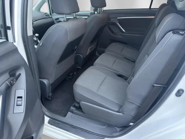 Toyota Verso 1.6 VVT-i Terra 7P
