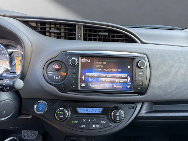 Toyota Yaris 1.5 VVT-i HSD Sol Premium