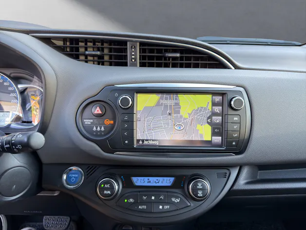 Toyota Yaris 1.5 VVT-i HSD Sol Premium