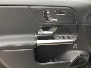 Mercedes-Benz EQA 300 4M Swiss Star
