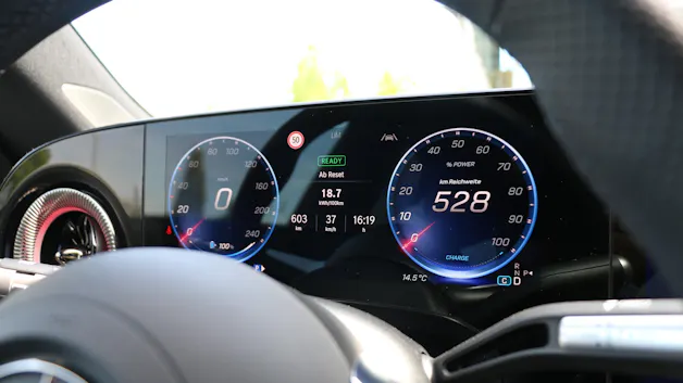 Mercedes-Benz CLA 350 4matic Shooting Brake with EQ-Technology