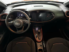 https://vehicle.imgix.net/4289681/fae9ddea-796a-406c-a299-aae39ead219b.jpg