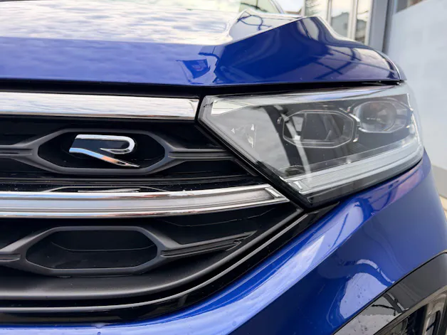 VW T-Roc R 4MOTION BLACK STYLE *** PANORAMAGLASDACH & VIELES MEHR ***