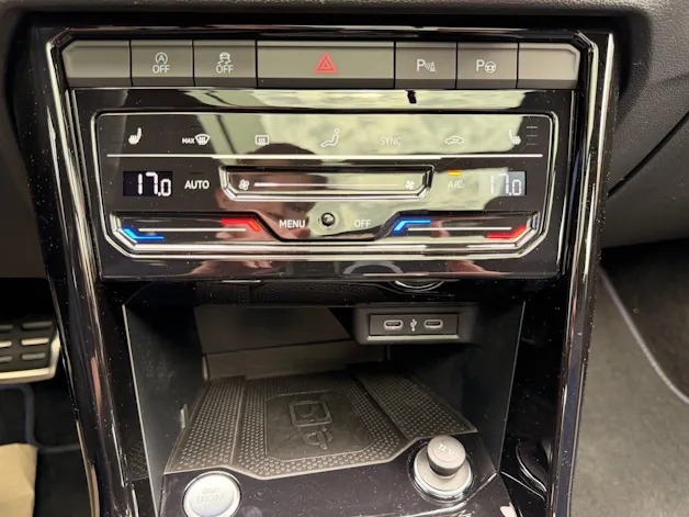 VW T-Roc R 4MOTION BLACK STYLE *** PANORAMAGLASDACH & VIELES MEHR ***